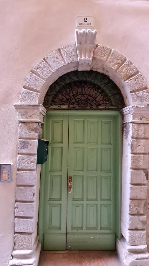 Appartamento Sunrise - Centro Storico N1 Riva del Garda Eksteriør billede