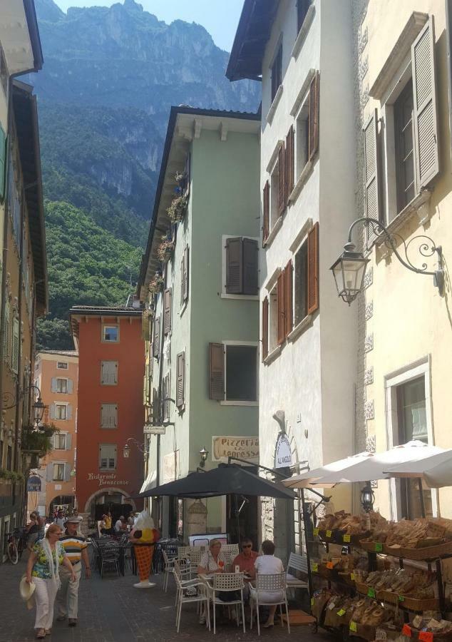 Appartamento Sunrise - Centro Storico N1 Riva del Garda Eksteriør billede